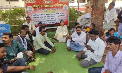 विद्यार्थियों से वसूली गणवेश की राशि, विरोध में किया अनशन