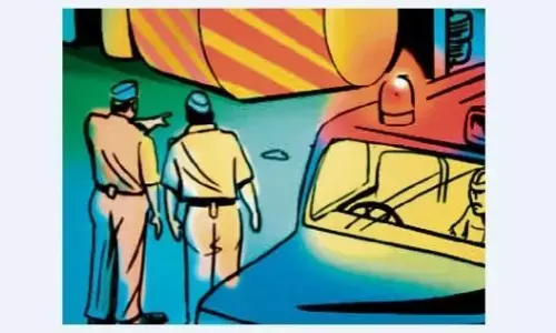 अज्ञात वाहन की टक्कर से बाइक समेत नाले में गिरे युवक की मौत अज्ञात वाहन की टक्कर से बाइक समेत नाले में गिरे युवक की मौत