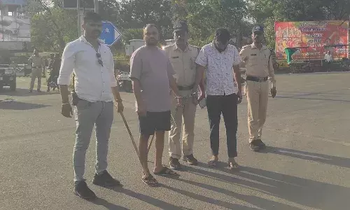 स्पा सेंटर के मालिक और मैनेजर का निकाला जुलूस