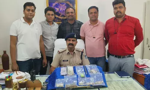 जिस बस में आया उसी से चुरा लिया था ढाई लाख रुपए से भी ज्यादा का कैमरा