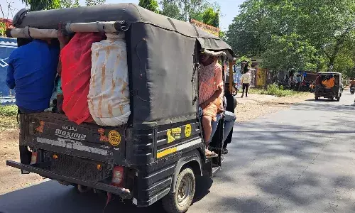 जान जोखिम में डालकर खतरों का सफर