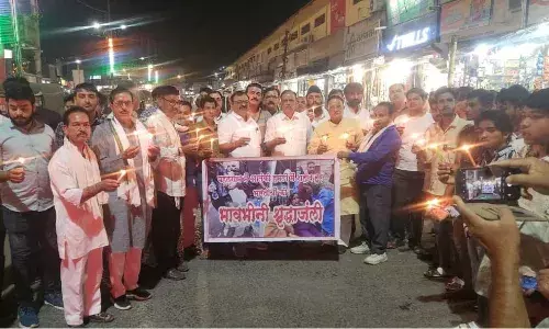 आतंकी हमले पर गुस्से में जनसमुदाय, पहलगाम हिंसा में मारे गए लोगों को दी श्रद्धांजलि