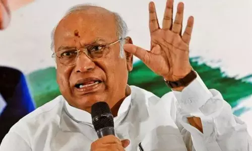 उनका होना जरूरी, अंतिम फैसला वही लेते हैं.., मल्लिकार्जुन खड़गे ने में प्रधानमंत्री नरेंद्र मोदी की अनुपस्थिति पर उठाए सवाल उनका होना जरूरी, अंतिम फैसला वही लेते हैं.., मल्लिकार्जुन खड़गे ने में प्रधानमंत्री नरेंद्र मोदी की अनुपस्थिति पर उठाए सवाल