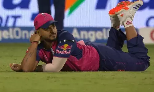 कैच लपकने के बाद मैदान में ही लेट गए नीतिश राणा, सोशल मीडिया पर आई मीम की बाढ़