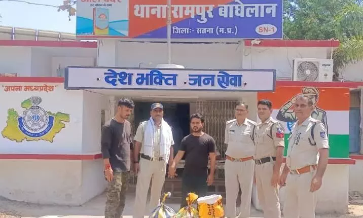 67 हजार के नशीले सिरप सहित रीवा का बदमाश गिरफ्तार 67 हजार के नशीले सिरप सहित रीवा का बदमाश गिरफ्तार