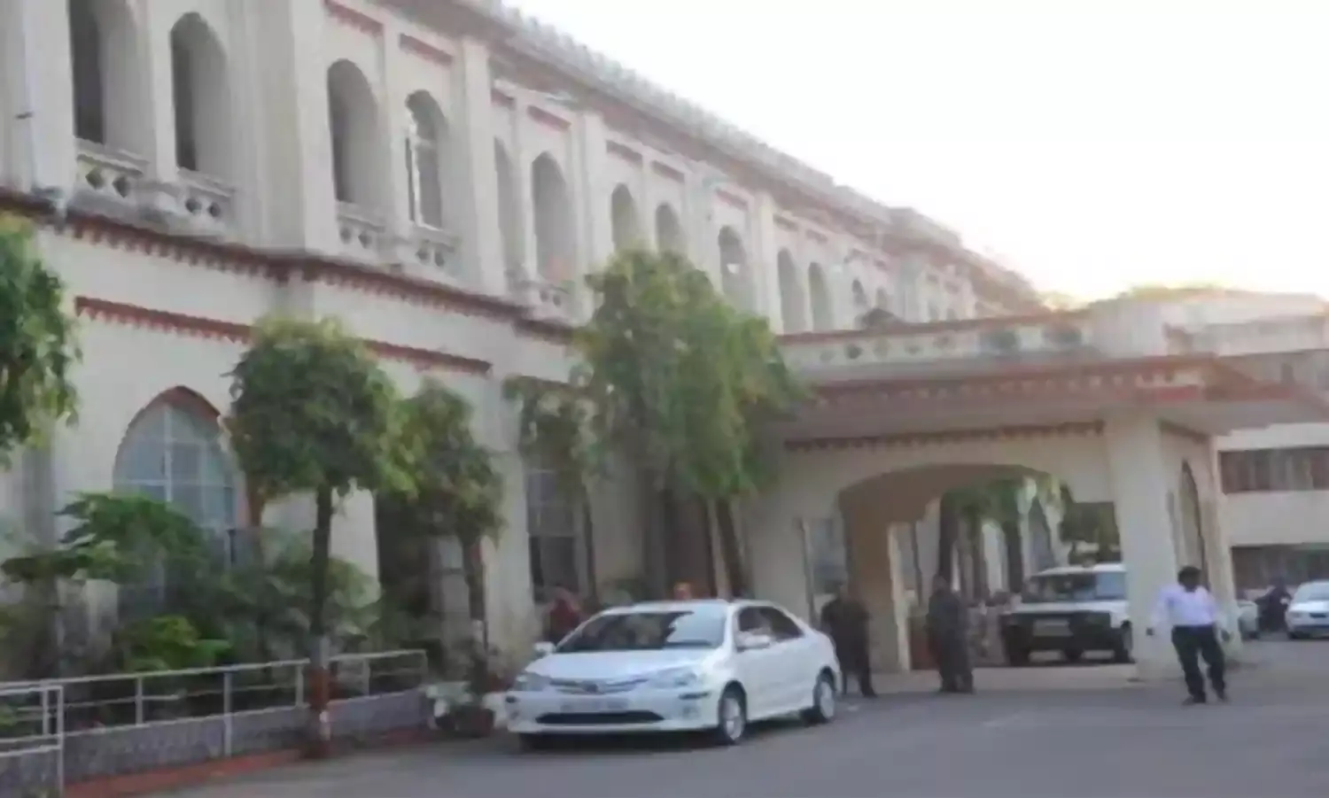 एक कुर्सी दो अधिकारी, 27 तक पद पर बने रहेंगे अतिरिक्त जिलाधीश ठोंबरे