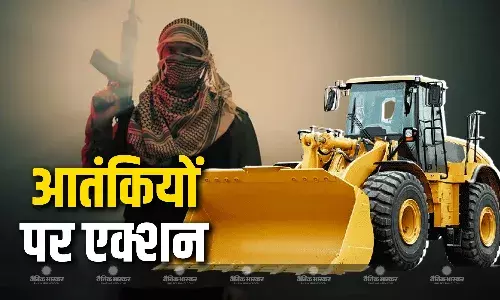 पहलगाम हमले में शामिल एक संदिग्ध आतंकी के घर को बम से उड़ाया, दूसरे के घर पर चला बुलडोजर पहलगाम हमले में शामिल एक संदिग्ध आतंकी के घर को बम से उड़ाया, दूसरे के घर पर चला बुलडोजर