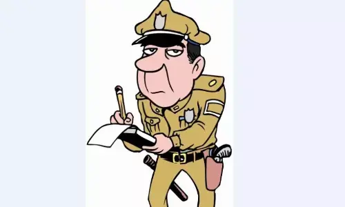 पिता का चालान काटने पर गुस्साए बेटे ने एएसआई को दी वर्दी उतरवाने की धमकी पिता का चालान काटने पर गुस्साए बेटे ने एएसआई को दी वर्दी उतरवाने की धमकी