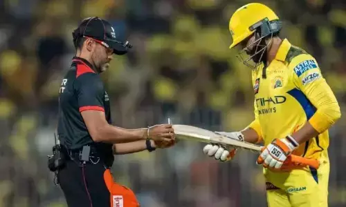 फिर हुई बल्ले की चेकिंग, फंस गए दिग्गज ऑलराउंडर रवींद्र जडेजा, अंपायर ने रिजेक्ट किया बैट फिर हुई बल्ले की चेकिंग, फंस गए दिग्गज ऑलराउंडर रवींद्र जडेजा, अंपायर ने रिजेक्ट किया बैट