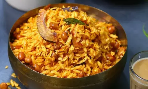 सुबह के नाश्ते में बनाएं टेस्टी एंड क्रंची पोहे की नमकीन, चाय के साथ का परफेक्ट नाश्ता