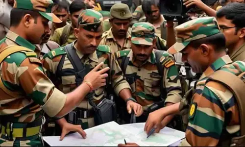 आर्मी मूवमेंट की कवरेज न करें मीडिया हाउस, सरकार ने जारी की एडवाइजरी, रेलवे बोला- अकेले बाहर न निकले गैर कश्मीरी कर्मचारी