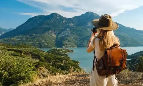 अगर आप भी कर रहे हैं ठंडी-ठंडी हवाओं और सुकून की तलाश, तो दोस्तों के साथ इन पहाड़ी जगहों पर जाना न भूलें