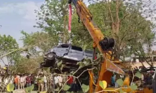 मध्यप्रदेश के मंदसौर में बड़ा हादसा, बाइक से टकराकर कुएं में गिरी वैन, 12 की दर्दनाक मौत, 4 घायल