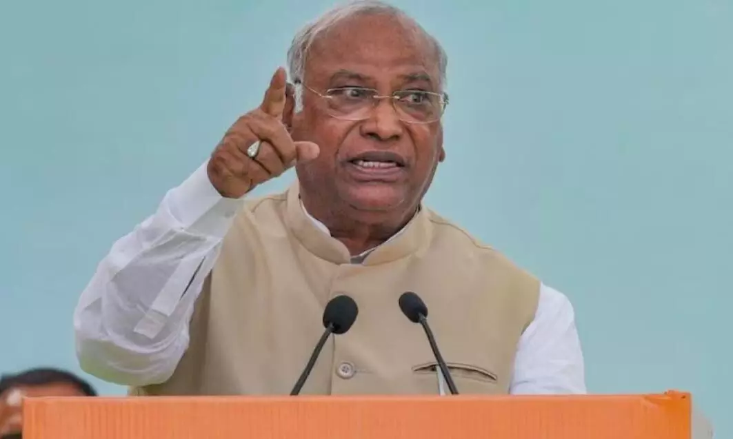 मल्लिकार्जुन खड़गे ने पहलगाम को लेकर दिया बड़ा बयान, कहा- धर्म, जाति बाद में, देश सबसे पहले मल्लिकार्जुन खड़गे ने पहलगाम को लेकर दिया बड़ा बयान, कहा- धर्म, जाति बाद में, देश सबसे पहले
