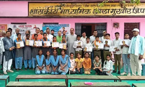 माध्यमिक विद्यालय से मैंस में चयनित छात्र-छात्राओं को किया गया सम्मानित