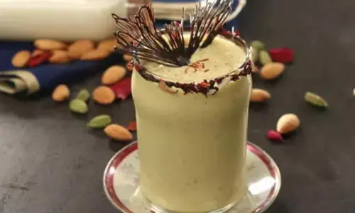 घर पर ही कुछ रिफ्रेशिंग और हेल्दी पीना है तो, बादाम शेक की इस रेसिपी को करें ट्राई, बाजार का शेक भूल जाएंगे सब