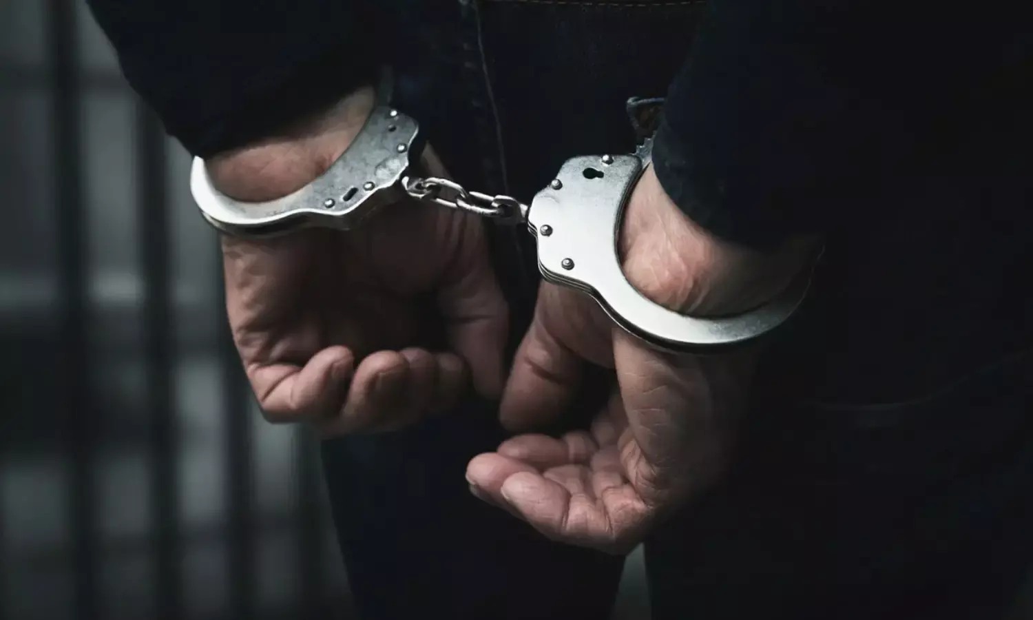 ड्रग्स रैकेट मामले में सीमा शुल्क अधिकारी, क्लीयरिंग एजेंट सहित चार और आरोपी गिरफ्तार