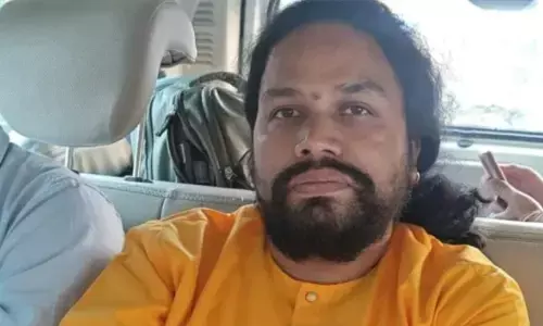 पूर्व राज्यपाल के फर्जी हस्ताक्षर कर वीआईपी को बांटे लेटर पेड, धोखाधड़ी में महामंडलेश्वर गिरफ्तार पूर्व राज्यपाल के फर्जी हस्ताक्षर कर वीआईपी को बांटे लेटर पेड, धोखाधड़ी में महामंडलेश्वर गिरफ्तार