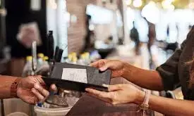 सेवा शुल्क वापस न करने वाले 5 रेस्तरां पर सीसीपीए ने की कार्रवाई