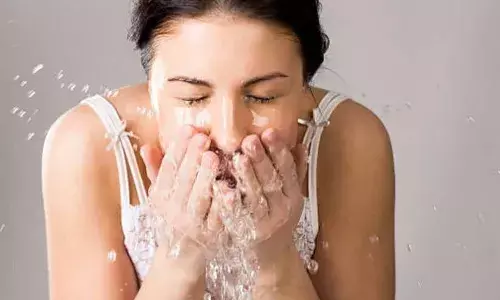 अगर आप भी गर्मी में बहुत ज्यादा मुंह धोते हैं तो हो जाइए सावधान, हो सकती हैं कई परेशानियां, जानें कितनी बार फेस धोना है अच्छा अगर आप भी गर्मी में बहुत ज्यादा मुंह धोते हैं तो हो जाइए सावधान, हो सकती हैं कई परेशानियां, जानें कितनी बार फेस धोना है अच्छा