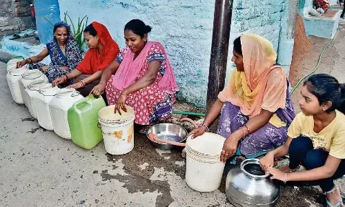 गर्मी की शुरुआत में ही ऐसे हाल पानी सुबह मिल रहा न शाम को गर्मी की शुरुआत में ही ऐसे हाल पानी सुबह मिल रहा न शाम को
