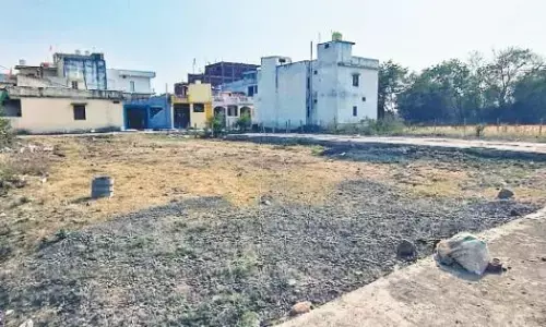 अवैध काॅलोनी में प्लाॅट के विक्रय और नामांतरण पर एसडीएम ने लगाई रोक अवैध काॅलोनी में प्लाॅट के विक्रय और नामांतरण पर एसडीएम ने लगाई रोक