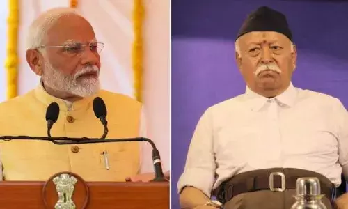 आरएसएस प्रमुख मोहन भागवत ने पीएम मोदी से मुलाकात, प्रधानमंत्री आवास पर करीब 30 मिनट हुई बात आरएसएस प्रमुख मोहन भागवत ने पीएम मोदी से मुलाकात, प्रधानमंत्री आवास पर करीब 30 मिनट हुई बात