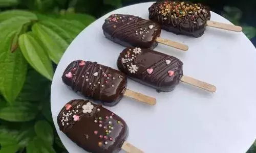 बच्चों की फेवरेट चोकोबार आइसक्रीम बना कर दें सरप्राइज, खुशी के मारे झूम उठेंगे