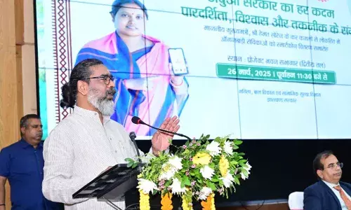 मुख्यमंत्री हेमंत सोरेन ने आंगनबाड़ी सेविकाओं, पर्यवेक्षिकाओं तथा हेल्पडेस्क कर्मियों के बीच स्मार्टफोन वितरण कार्यक्रम का किया शुभारंभ