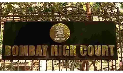 बॉम्बे हाईकोर्ट से न्यायाधीश द्वारा डांटे जाने पर हंसने वाले पुलिस अधिकारी को नहीं मिली राहत