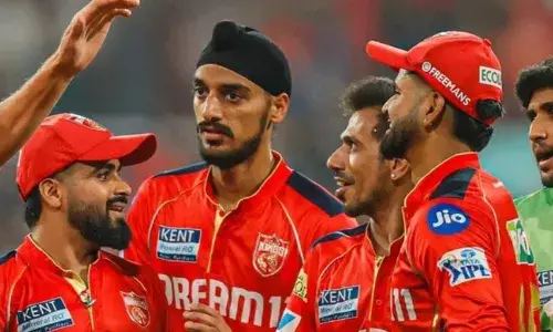 लगातार दूसरे साल प्लेऑफ से बाहर हुई CSK, पंजाब किंग्स ने चार विकेट से जीता मैच, अय्यर और चहल रहे जीत के हीरो लगातार दूसरे साल प्लेऑफ से बाहर हुई CSK, पंजाब किंग्स ने चार विकेट से जीता मैच, अय्यर और चहल रहे जीत के हीरो