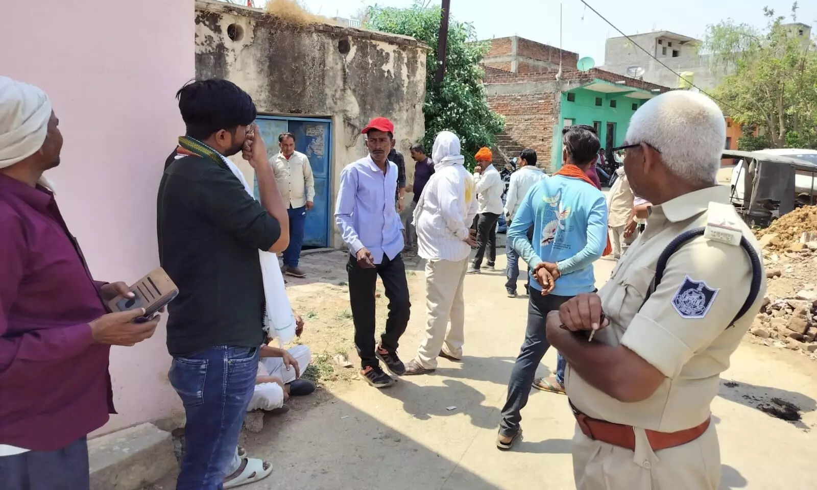 जादू-टोना के शक में वृद्ध की धारदार हथियार से हत्या, देवेन्द्रनगर थाना के रानीगंज पुरवा में हुई वारदात, पुलिस जांच में जुटी जादू-टोना के शक में वृद्ध की धारदार हथियार से हत्या, देवेन्द्रनगर थाना के रानीगंज पुरवा में हुई वारदात, पुलिस जांच में जुटी