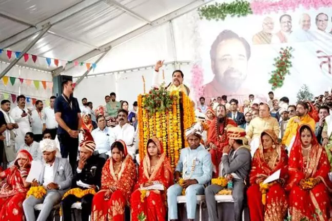 सामुहिक विवाह सामाजिक समरसता का है सशक्त माध्यम - मुख्यमंत्री डॉ. यादव सामुहिक विवाह सामाजिक समरसता का है सशक्त माध्यम - मुख्यमंत्री डॉ. यादव