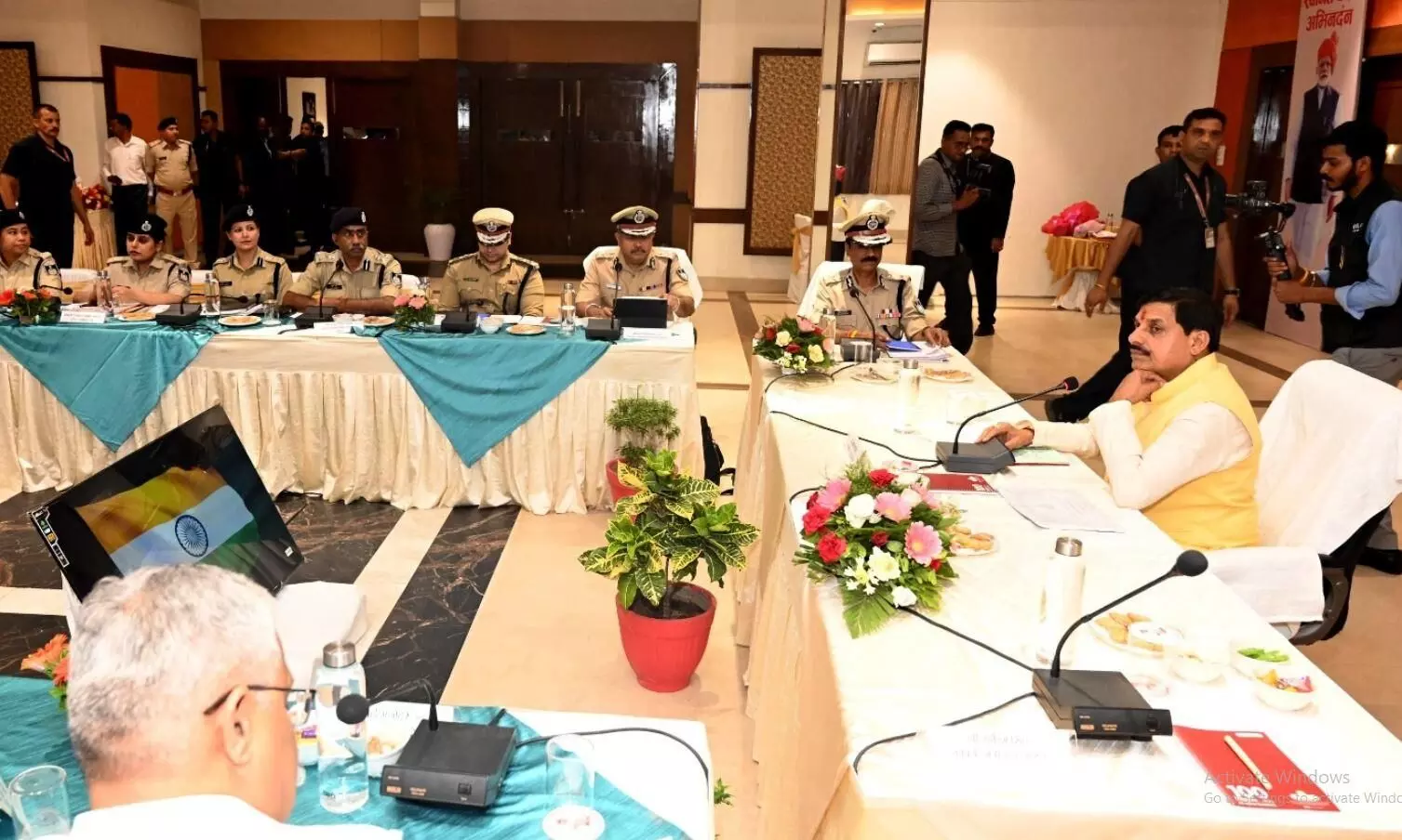 कानून-व्यवस्था में हर जिले को आदर्श बनाना है- मुख्यमंत्री डॉ. मोहन यादव, सीएम ने जबलपुर में की कानून-व्यवस्था की समीक्षा कानून-व्यवस्था में हर जिले को आदर्श बनाना है- मुख्यमंत्री डॉ. मोहन यादव, सीएम ने जबलपुर में की कानून-व्यवस्था की समीक्षा