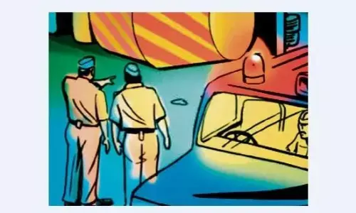 टूरिस्ट वीजा पर आये नाइजीरिया के युवक से मिले 10 लाख नकद