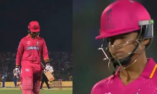 नहीं चला 14 साल के करोड़पती का बल्ला, शून्य पर आउट होकर पवेलियन लौटे वैभव, उदास दिखे कोच राहुल द्रविड़, सोशल मीडिया पर वायरल हो रही तस्वीर