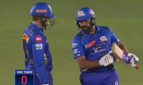 हिटमैन के DRS में देरी पर हुआ बवाल,  MI के विरोध में सोशल मीडिया पर लोगों ने शुरु किया नया हैशटैग, देखें पोस्ट