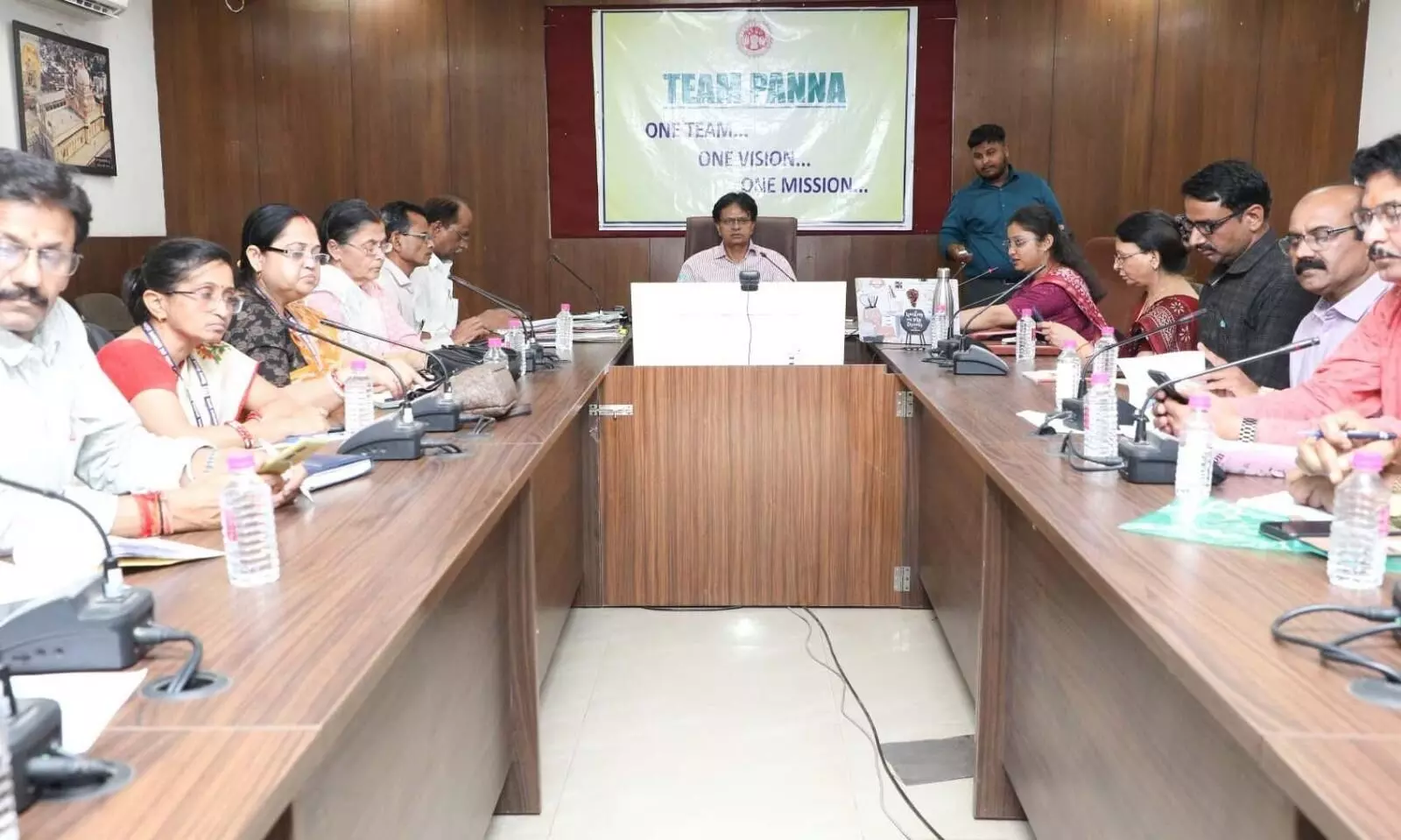 कलेक्टर की अध्यक्षता में हुई डीपीएमयू की बैठक