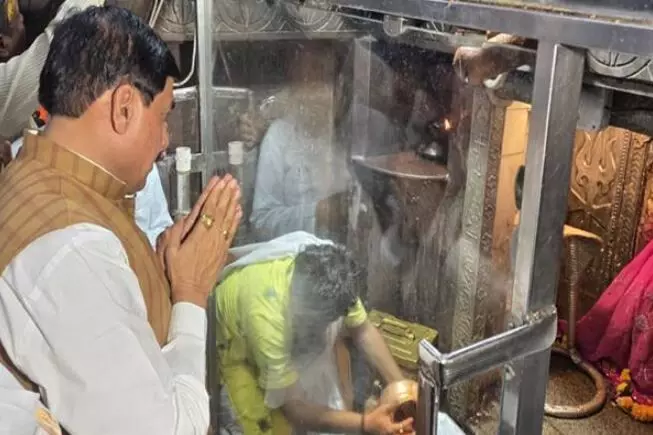 मुख्यमंत्री डॉ. यादव ने ओंकारेश्वर ज्योतिर्लिंग महादेव के दर्शन कर जलाभिषेक किया मुख्यमंत्री डॉ. यादव ने ओंकारेश्वर ज्योतिर्लिंग महादेव के दर्शन कर जलाभिषेक किया