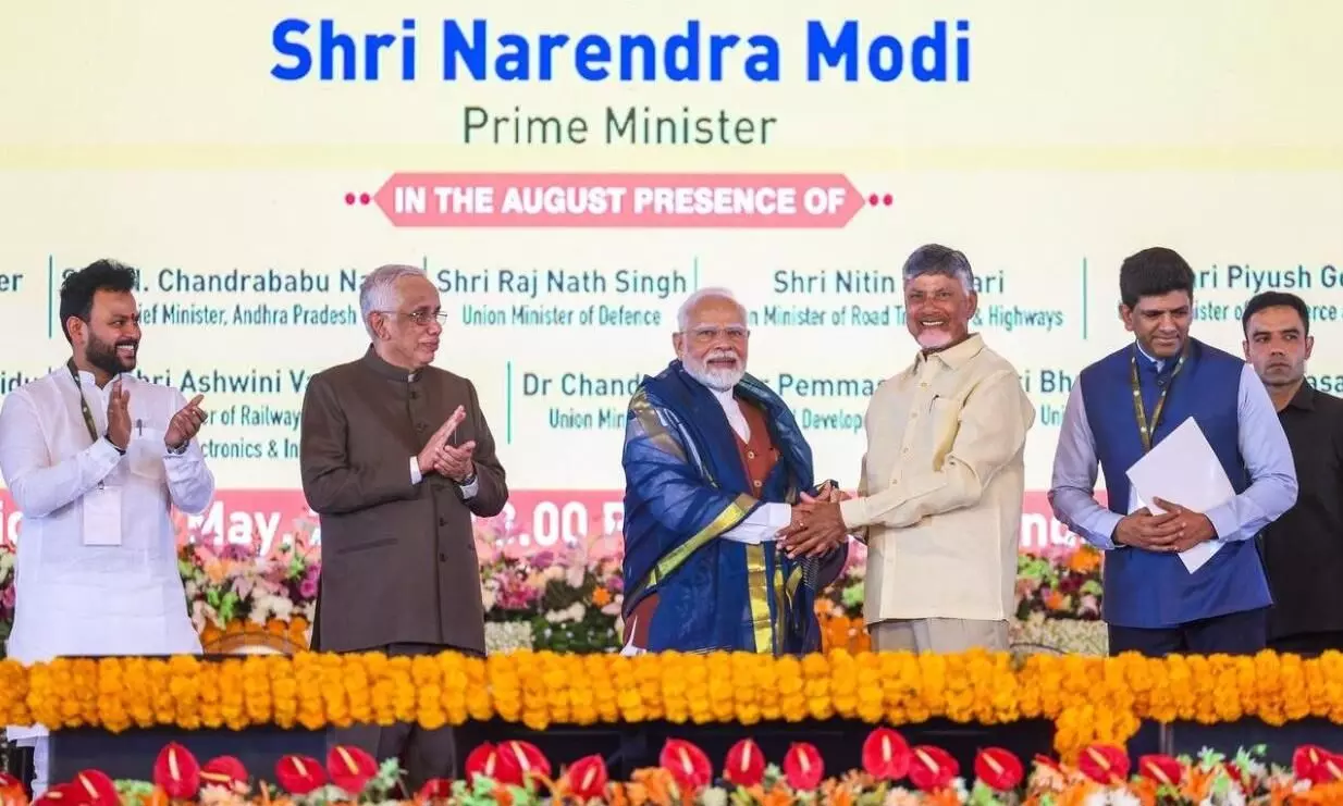 पीएम मोदी ने आंध्र प्रदेश में कई विकास परियोजनाओं को दिखाई हरी झंडी, सीएम नायडू ने कहा- ये एक नया सवेरा पीएम मोदी ने आंध्र प्रदेश में कई विकास परियोजनाओं को दिखाई हरी झंडी, सीएम नायडू ने कहा- ये एक नया सवेरा