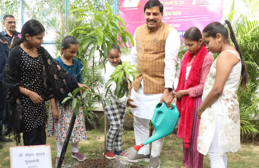 बेटियों के लिए अद्भुत है लाड़ली लक्ष्मी योजना - मुख्यमंत्री डॉ. यादव बेटियों के लिए अद्भुत है लाड़ली लक्ष्मी योजना - मुख्यमंत्री डॉ. यादव