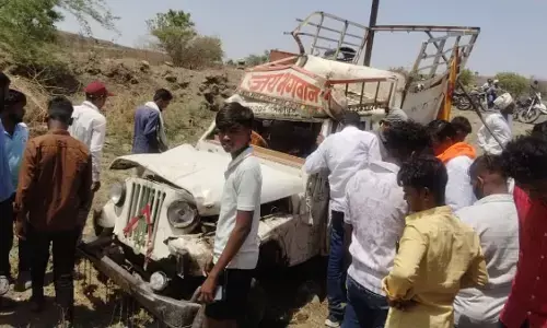 प्याज की कटाई के लिए मजदूरों को लेकर जा रहा वाहन पलटा, 3 जनों की मौत प्याज की कटाई के लिए मजदूरों को लेकर जा रहा वाहन पलटा, 3 जनों की मौत