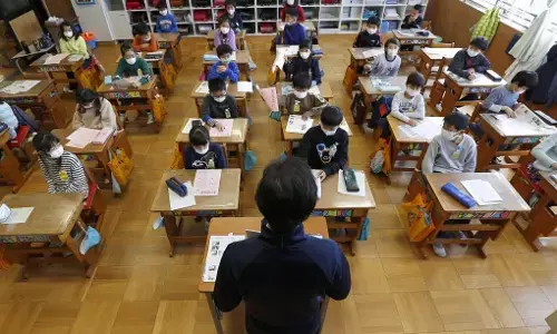 शिक्षकों को प्रति घंटा मिलनेवाला मानधन बढ़ा कर दोगुना किया, तीन मंत्री इटली के दौरे पर जाएंगे