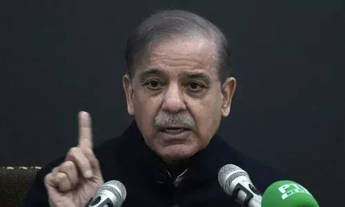 पाकिस्तान कर रहा भारत के हमले से बचने की तैयारी, आम नागरिक खाने के राशन को कर रही है जमा, सीमा पर तनाव जारी पाकिस्तान कर रहा भारत के हमले से बचने की तैयारी, आम नागरिक खाने के राशन को कर रही है जमा, सीमा पर तनाव जारी