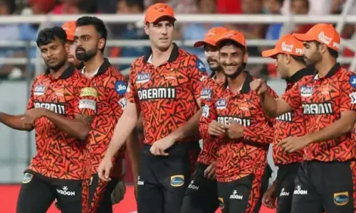 क्या गुजरात टाइटंस से हार के बावजूद प्लेऑफ तक पहुंच सकती है सनराइजर्स? जाने क्या कहते हैं समीकरण क्या गुजरात टाइटंस से हार के बावजूद प्लेऑफ तक पहुंच सकती है सनराइजर्स? जाने क्या कहते हैं समीकरण