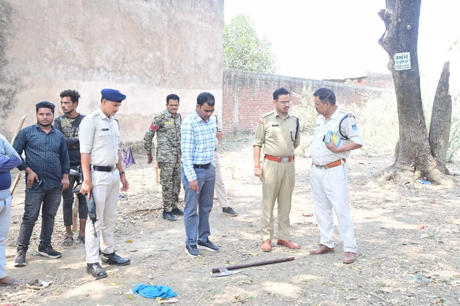 युवक ने फर्सा मारकर पत्नी के प्रेमी को उतारा मौत के घाट युवक ने फर्सा मारकर पत्नी के प्रेमी को उतारा मौत के घाट