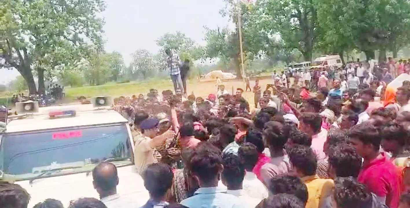 भंडारा में खेत गए किसान को बाघ ने बनाया अपना निवाला , इलाके में दहशत भंडारा में खेत गए किसान को बाघ ने बनाया अपना निवाला , इलाके में दहशत