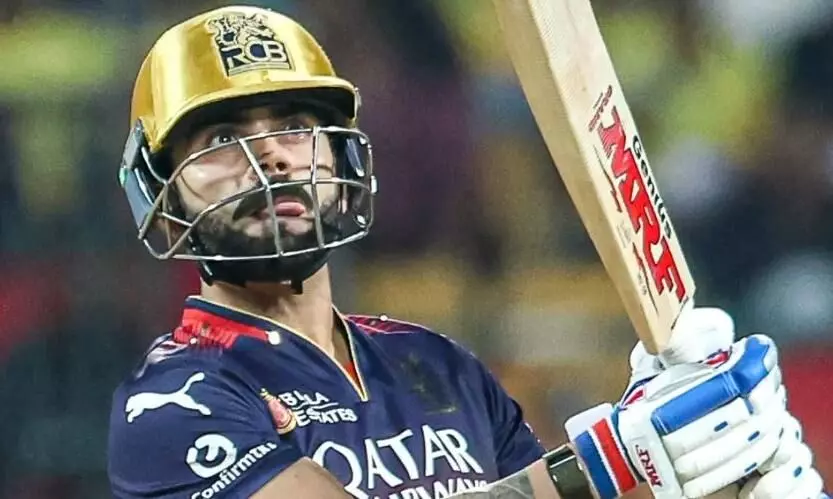 CSK के खिलाफ किंग कोहली ने खेली 62 रनों की अर्धशतकीय पारी, अपने नाम की कई उपलब्धियां CSK के खिलाफ किंग कोहली ने खेली 62 रनों की अर्धशतकीय पारी, अपने नाम की कई उपलब्धियां
