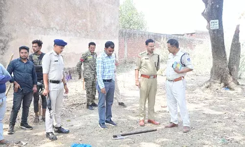 युवक ने फर्सा मारकर पत्नी के प्रेमी को उतारा मौत के घाट