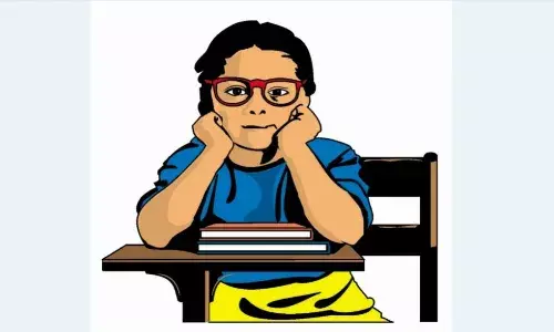 शिक्षकों की लापरवाही के कारण 93 छात्र विद्यालय से बाहर निकलने हुए मजबूर